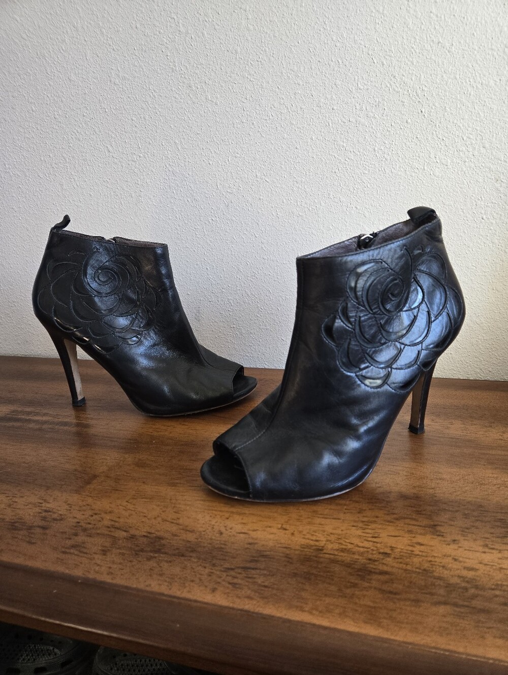 Vince Camuto Sarita Peep Toe Booties Size 7.5 Black Leather Embossed Flower